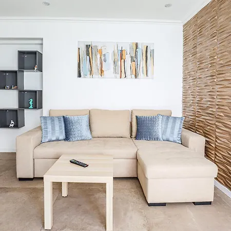 Magnolia - - By Bedzy *