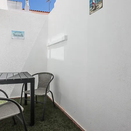 Magnolia - - By Bedzy *