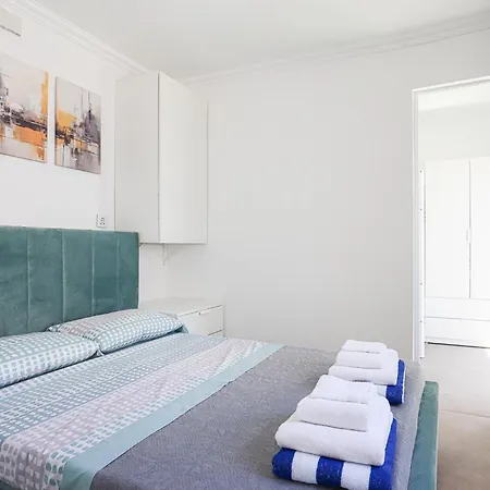 Magnolia - - By Bedzy *